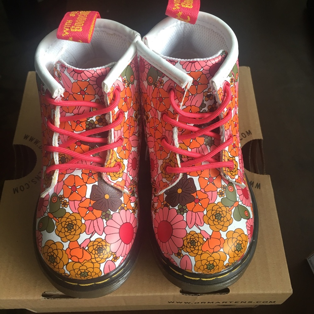 NWT Vintage Daisy Brooklee B Pink Rose Doc Martens